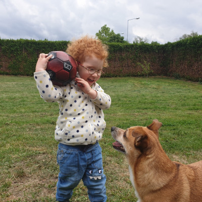 Draußen mit Hund Loki